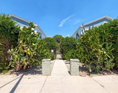 11683 Chandler Boulevard - Photo Thumbnail 22