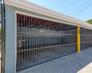 11683 Chandler Boulevard - Photo Thumbnail 24