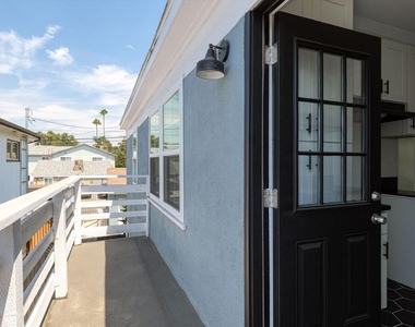 11683 Chandler Boulevard - Photo Thumbnail 12