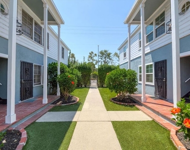 11683 Chandler Boulevard - Photo Thumbnail 20