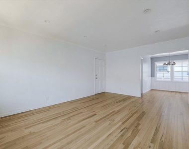 11683 Chandler Boulevard - Photo Thumbnail 18