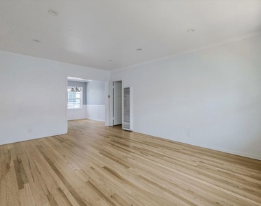 11683 Chandler Boulevard - Photo Thumbnail 3