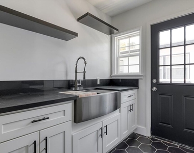 11683 Chandler Boulevard - Photo Thumbnail 11