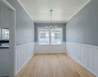 11683 Chandler Boulevard - Photo Thumbnail 4