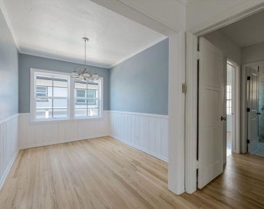 11683 Chandler Boulevard - Photo Thumbnail 6