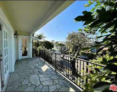 1115 22nd Street - Photo Thumbnail 3