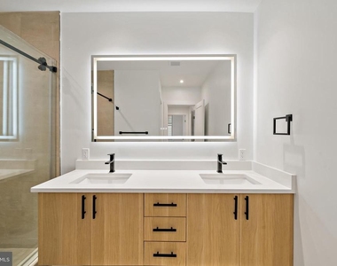326 N 12th Street - Photo Thumbnail 16