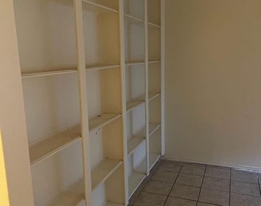 708 Carol Lynn Drive - Photo Thumbnail 7