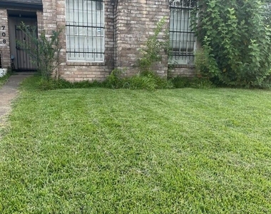 708 Carol Lynn Drive - Photo Thumbnail 4
