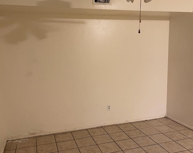 708 Carol Lynn Drive - Photo Thumbnail 6