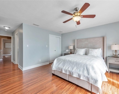 5172 Coquina Key Drive Se - Photo Thumbnail 16