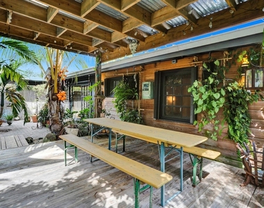 1613 Sw 5th Court - Photo Thumbnail 2