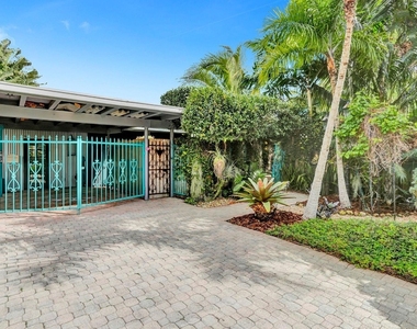 1613 Sw 5th Court - Photo Thumbnail 25