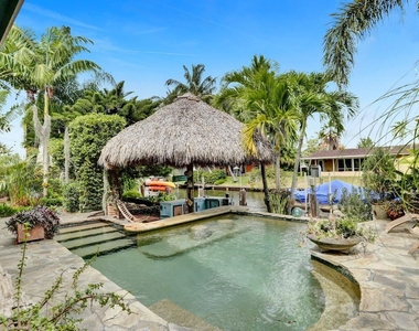 1613 Sw 5th Court - Photo Thumbnail 1