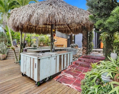 1613 Sw 5th Court - Photo Thumbnail 4