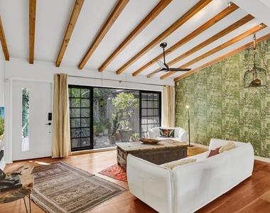 1613 Sw 5th Court - Photo Thumbnail 3