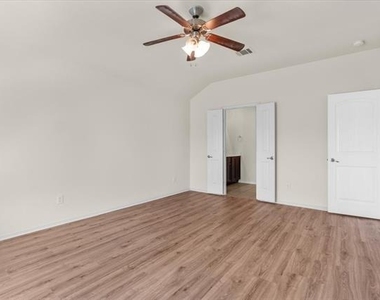 1729 Park Trails Boulevard - Photo Thumbnail 11