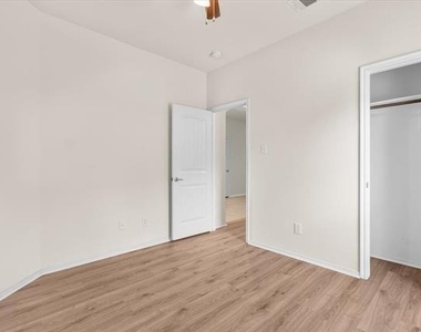 1729 Park Trails Boulevard - Photo Thumbnail 27