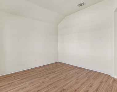 1729 Park Trails Boulevard - Photo Thumbnail 22