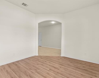1729 Park Trails Boulevard - Photo Thumbnail 23