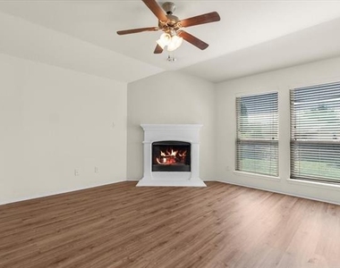 1729 Park Trails Boulevard - Photo Thumbnail 5