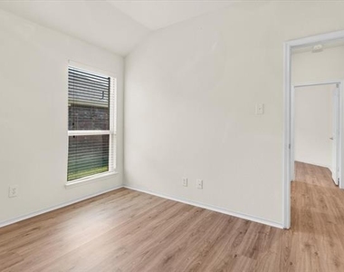 1729 Park Trails Boulevard - Photo Thumbnail 33
