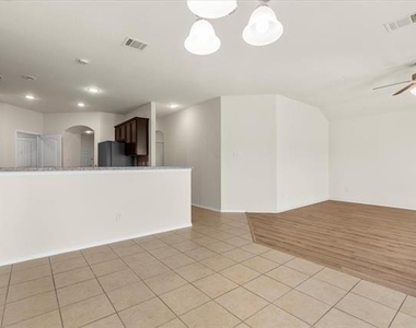 1729 Park Trails Boulevard - Photo Thumbnail 10