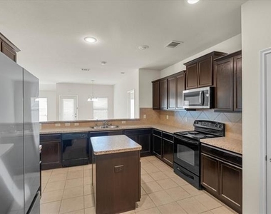 1729 Park Trails Boulevard - Photo Thumbnail 1