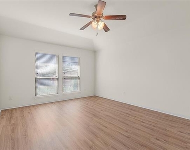 1729 Park Trails Boulevard - Photo Thumbnail 20