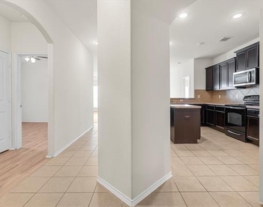 1729 Park Trails Boulevard - Photo Thumbnail 4