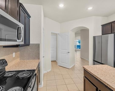 1729 Park Trails Boulevard - Photo Thumbnail 2