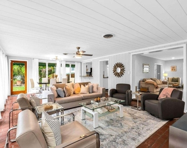 127 Miramar Way - Photo Thumbnail 10