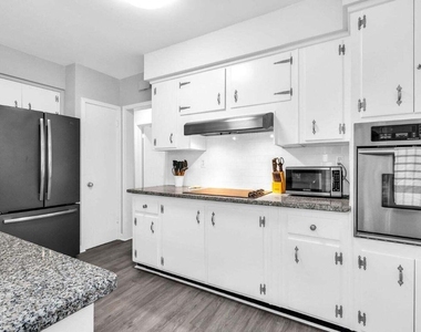 127 Miramar Way - Photo Thumbnail 8