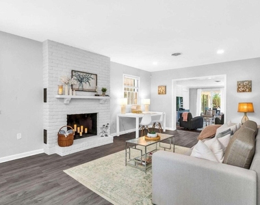 127 Miramar Way - Photo Thumbnail 2