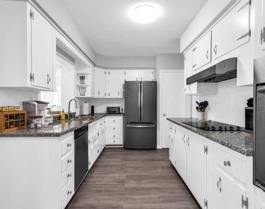 127 Miramar Way - Photo Thumbnail 7