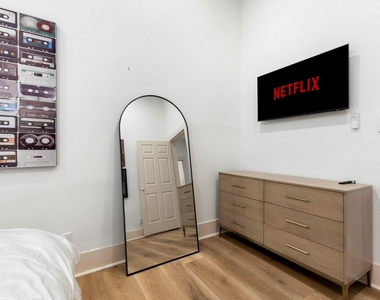 110 E Craig Pl - Photo Thumbnail 13