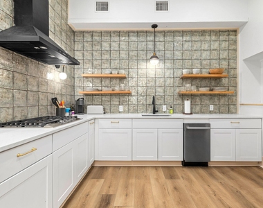 110 E Craig Pl - Photo Thumbnail 10