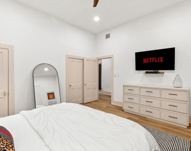 110 E Craig Pl - Photo Thumbnail 16