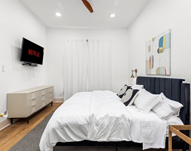 110 E Craig Pl - Photo Thumbnail 18