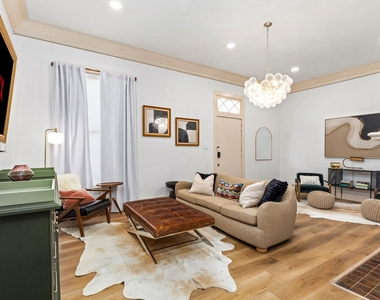110 E Craig Pl - Photo Thumbnail 3