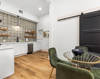 110 E Craig Pl - Photo Thumbnail 8