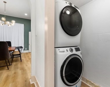 110 E Craig Pl - Photo Thumbnail 5