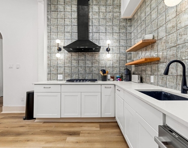 110 E Craig Pl - Photo Thumbnail 11
