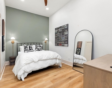110 E Craig Pl - Photo Thumbnail 12