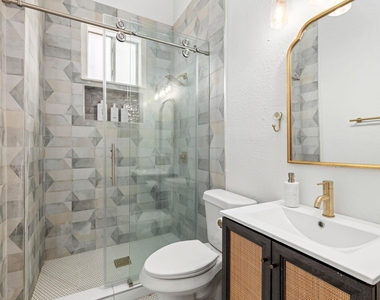 110 E Craig Pl - Photo Thumbnail 17