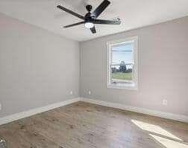 1560 Sams Street - Photo Thumbnail 8