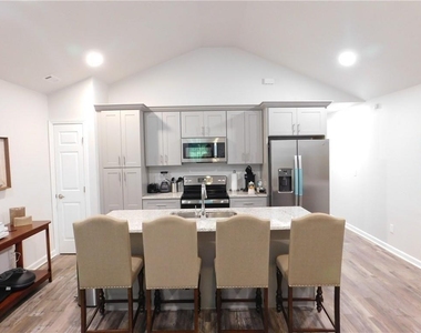 213 Claire Drive Se - Photo Thumbnail 3