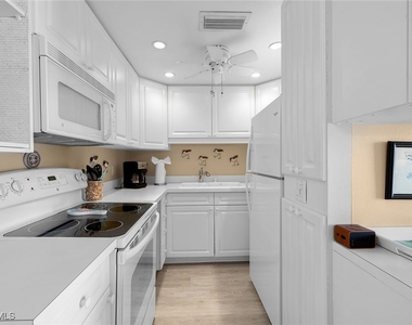 140 Seaview Court - Photo Thumbnail 5