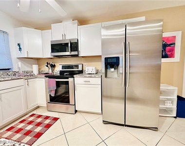 671 94th Avenue N - Photo Thumbnail 8