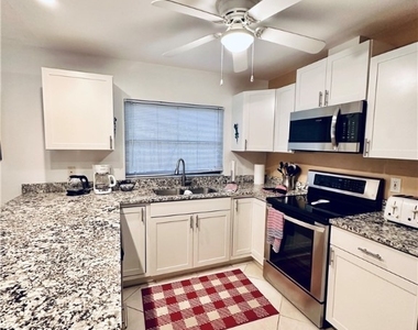 671 94th Avenue N - Photo Thumbnail 5